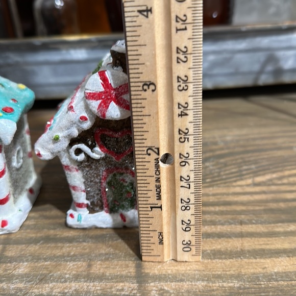 Set of 2 Gingerbread Houses - Picture 10 of 13